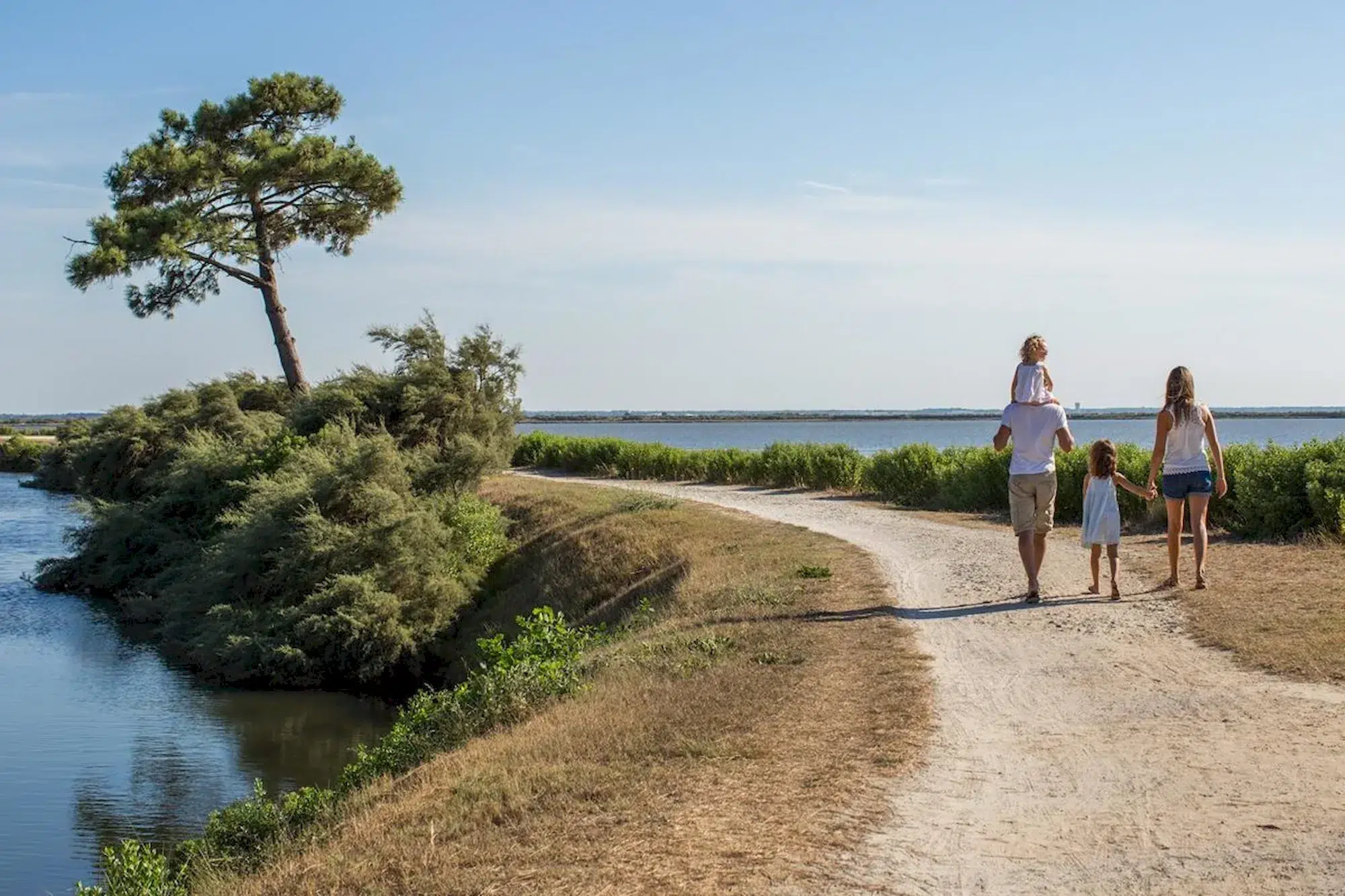 La randonnée, une activité en famille à faire sur le Bassin d’Arcachon