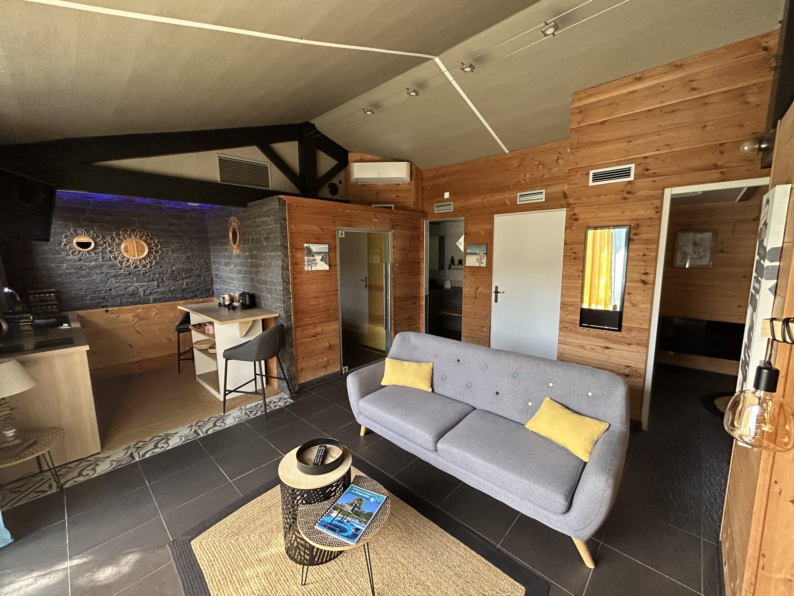 La Cabane living space 2