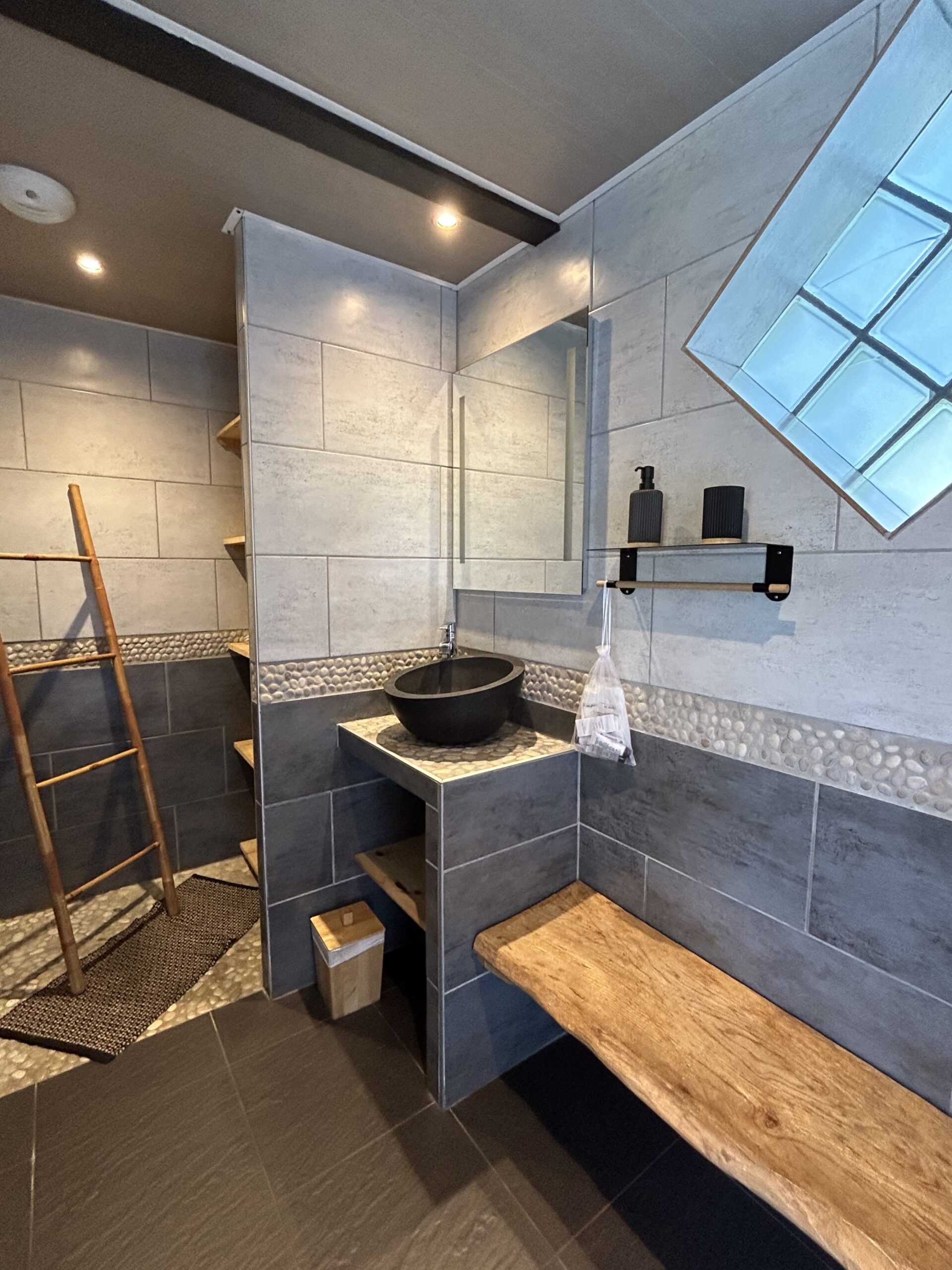 La Cabane bathroom 2